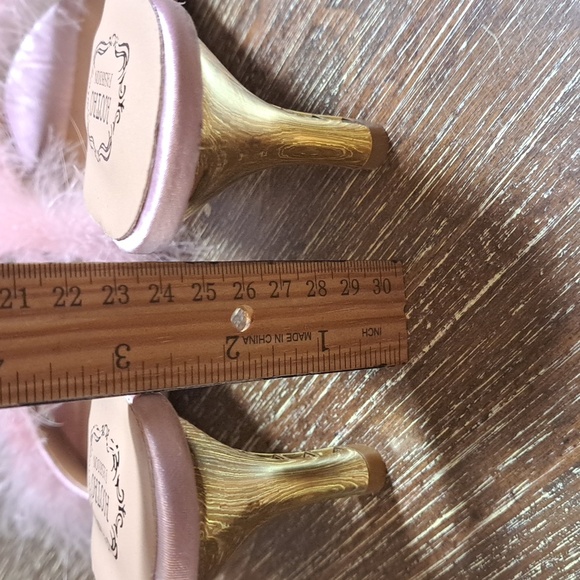 AOOTAO Fashion Pink Fluffy Shoes Feathers Open Toe Gold Textured Heel Size 9.5 - Picture 5 of 7